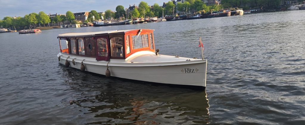 Ritz salonboot Ij rivier