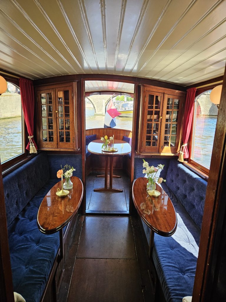 ritz prive boot amsterdam interieur