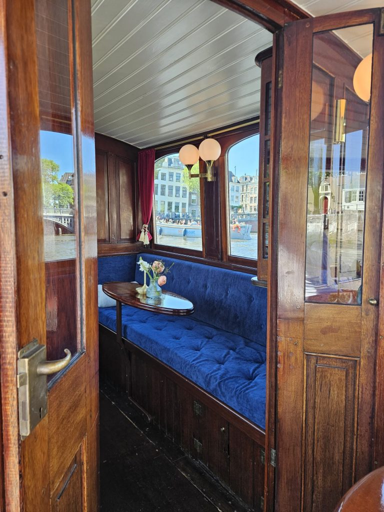 ritz salonboot amsterdam huren interieur
