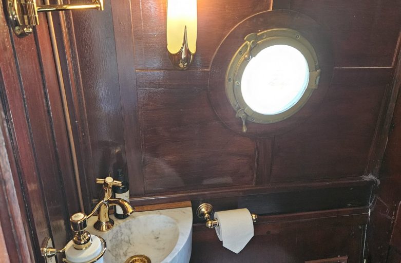Ritz Amsterdam salobboot toilet