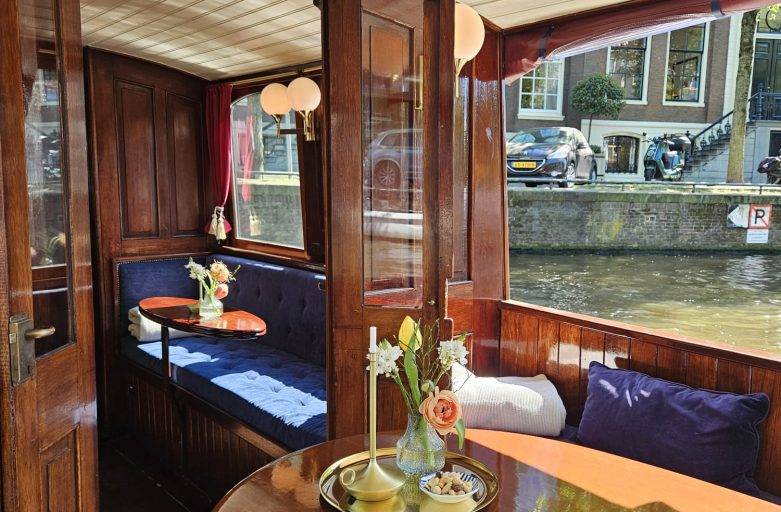 Ritz salonbootje amsterdam interieur