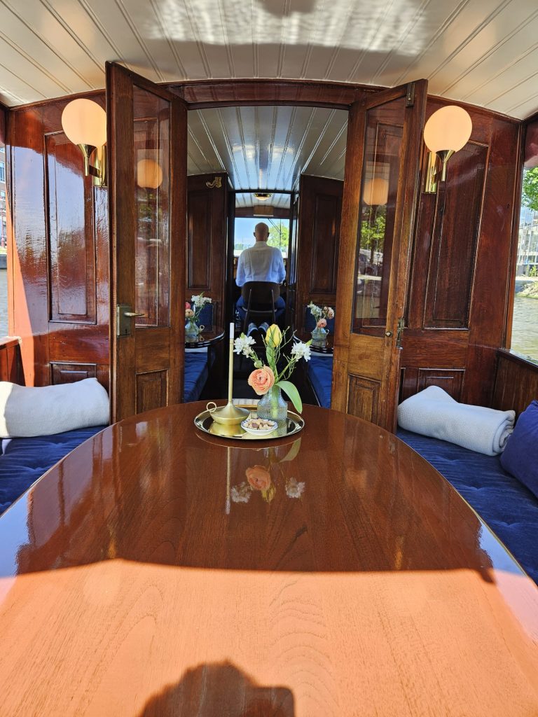 Ritz salonbootje huren Amsterdam 12 personen