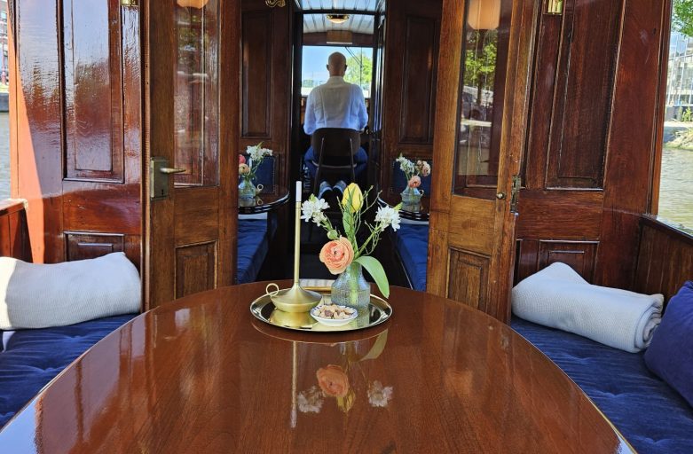 Ritz salonbootje huren Amsterdam 12 personen